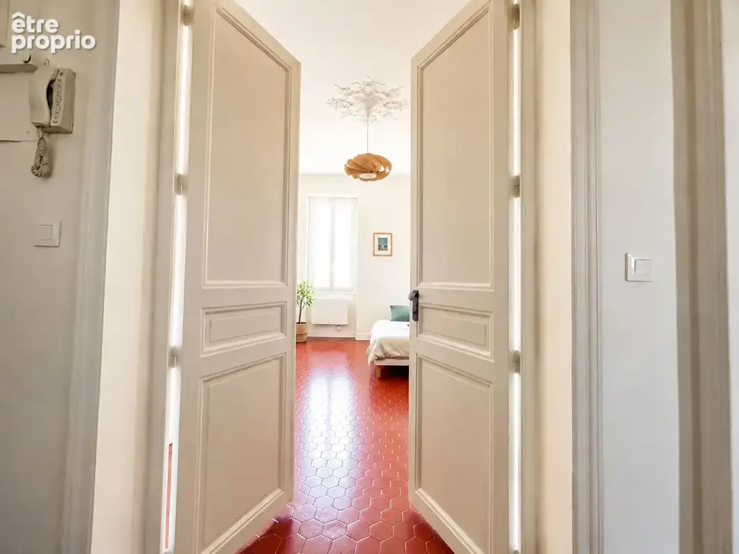 Marseille - Appartement de caractère entièrement rénové de 139 m²  Garage en SUS - photo 12
