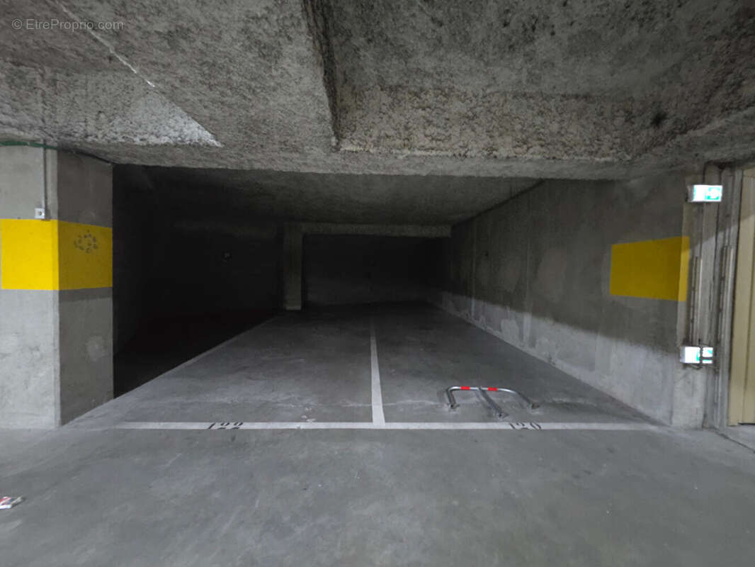 Parking à LYON-8E