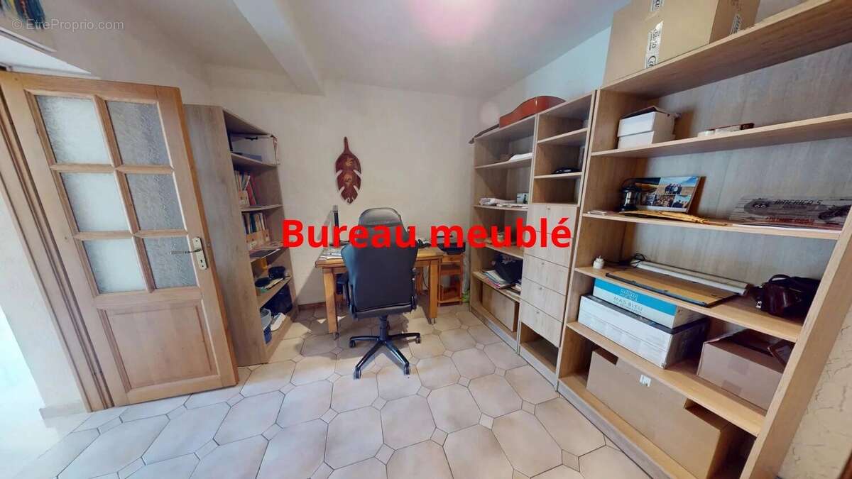 Maison à SAINT-MITRE-LES-REMPARTS