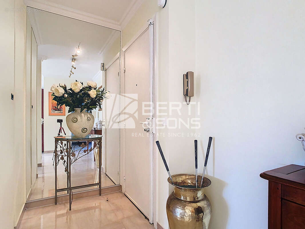 Appartement à MANDELIEU-LA-NAPOULE