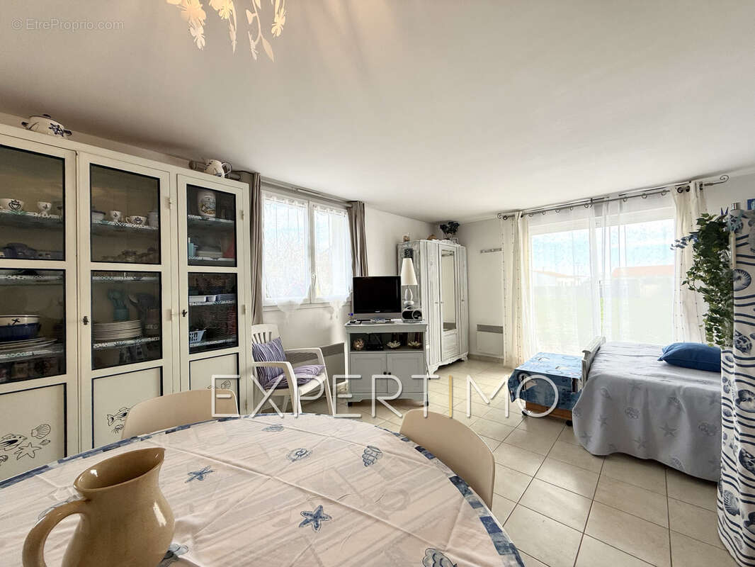 Terrain à LONGEVILLE-SUR-MER