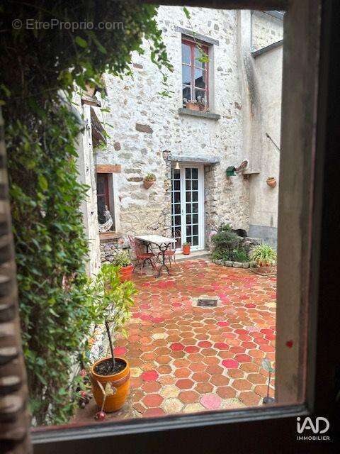 Photo 2 - Maison à SAINT-SULPICE-DE-FAVIERES