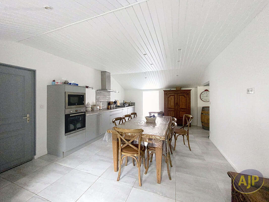 Maison à LES MAGNILS-REIGNIERS