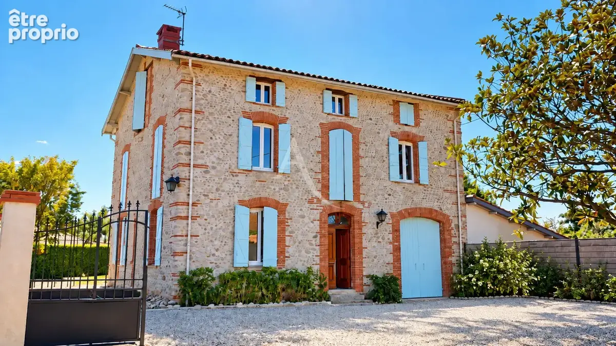 Maison de caractère 272 m² avec piscine  - La Tour-du-Crieu - photo 18