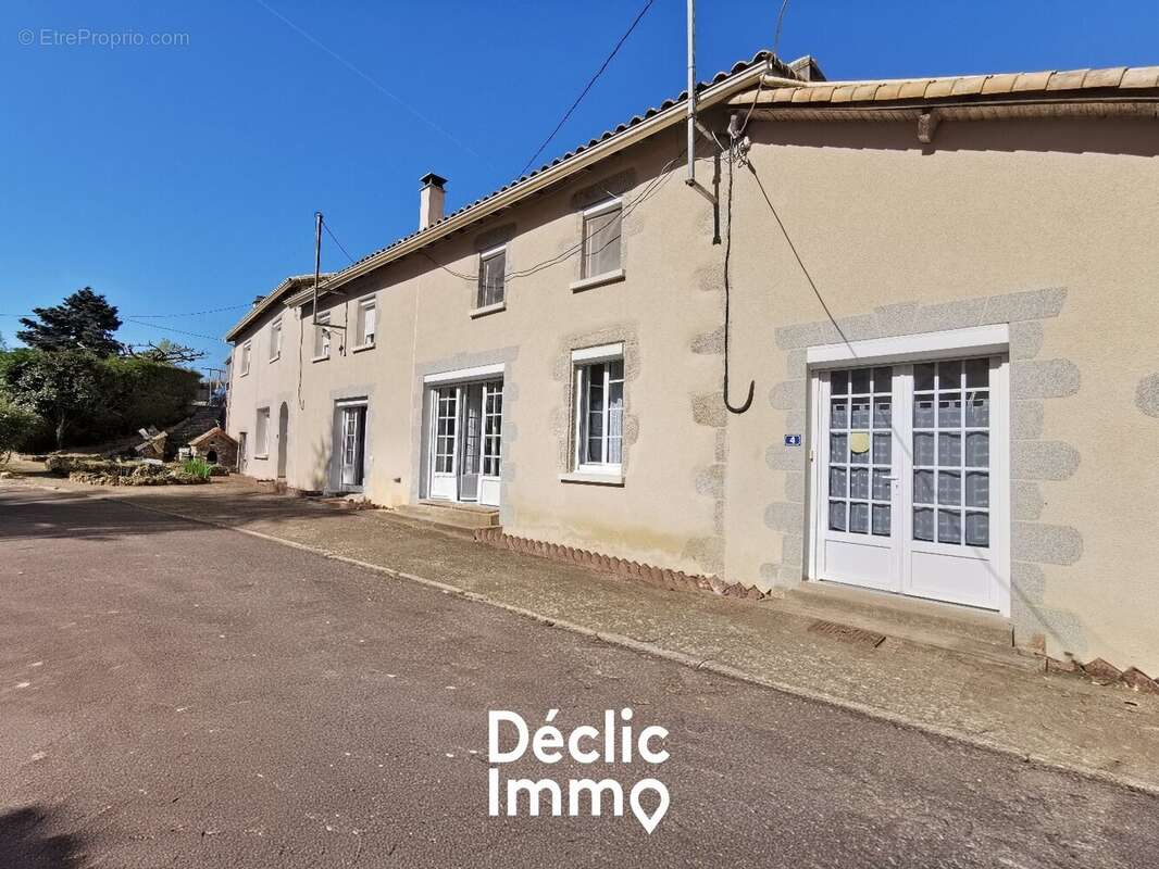 Ancienne métairie familiale sur plus de 3,4 hectares  FENIOUX (79) - photo 2