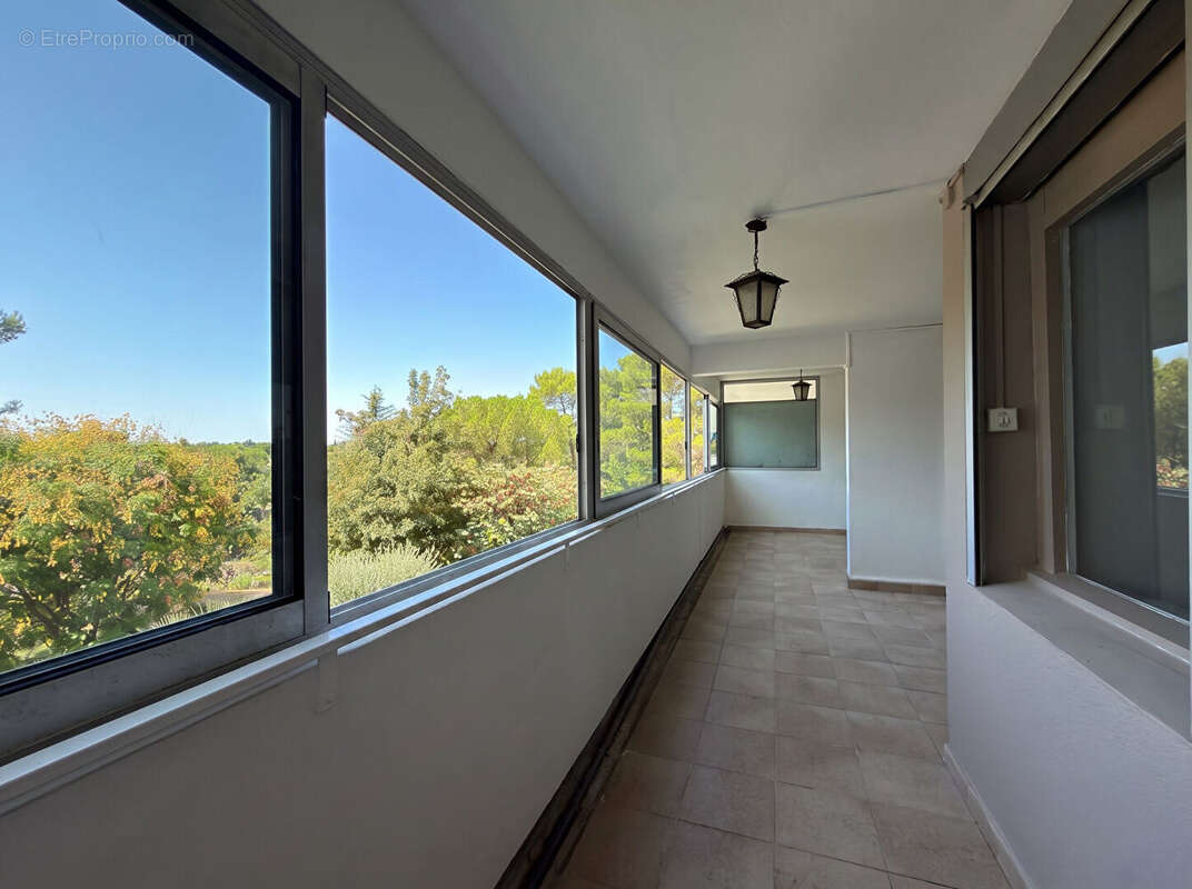 Aix-en-Provence OUEST - Appartement T4 de 80 m² avec terrasse, cave et ascenseur - photo 9