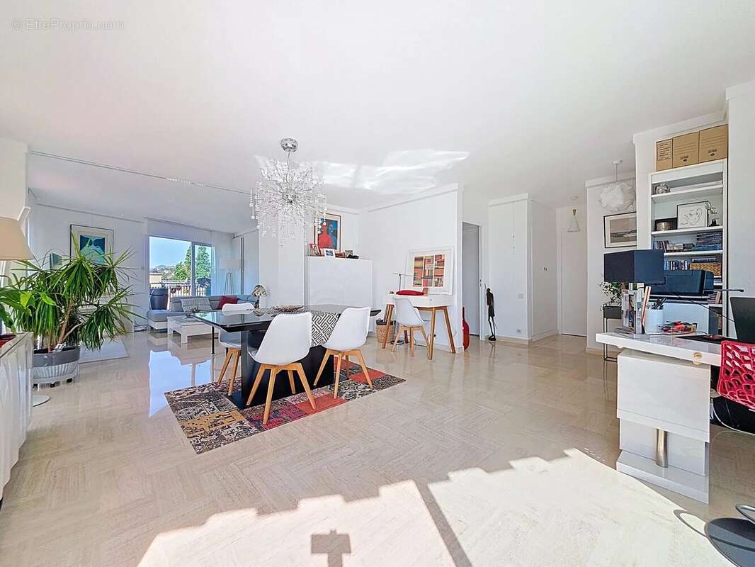 Appartement à MANDELIEU-LA-NAPOULE