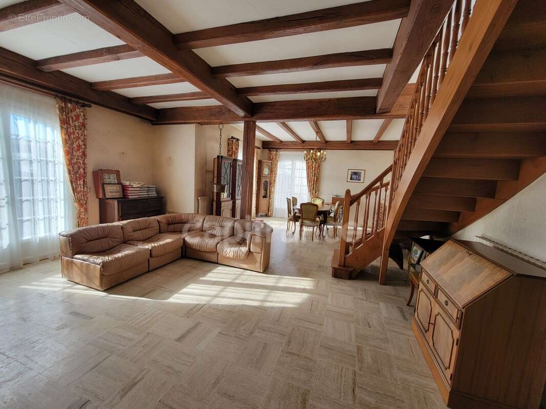 ( 85 ) Vendée entre NOIRMOUTIER , PORNIC et CHALLANS à vendre centre ville  BEAUVOIR SUR MER maison 7 pièces , 181 m² ,4 chambre - photo 13