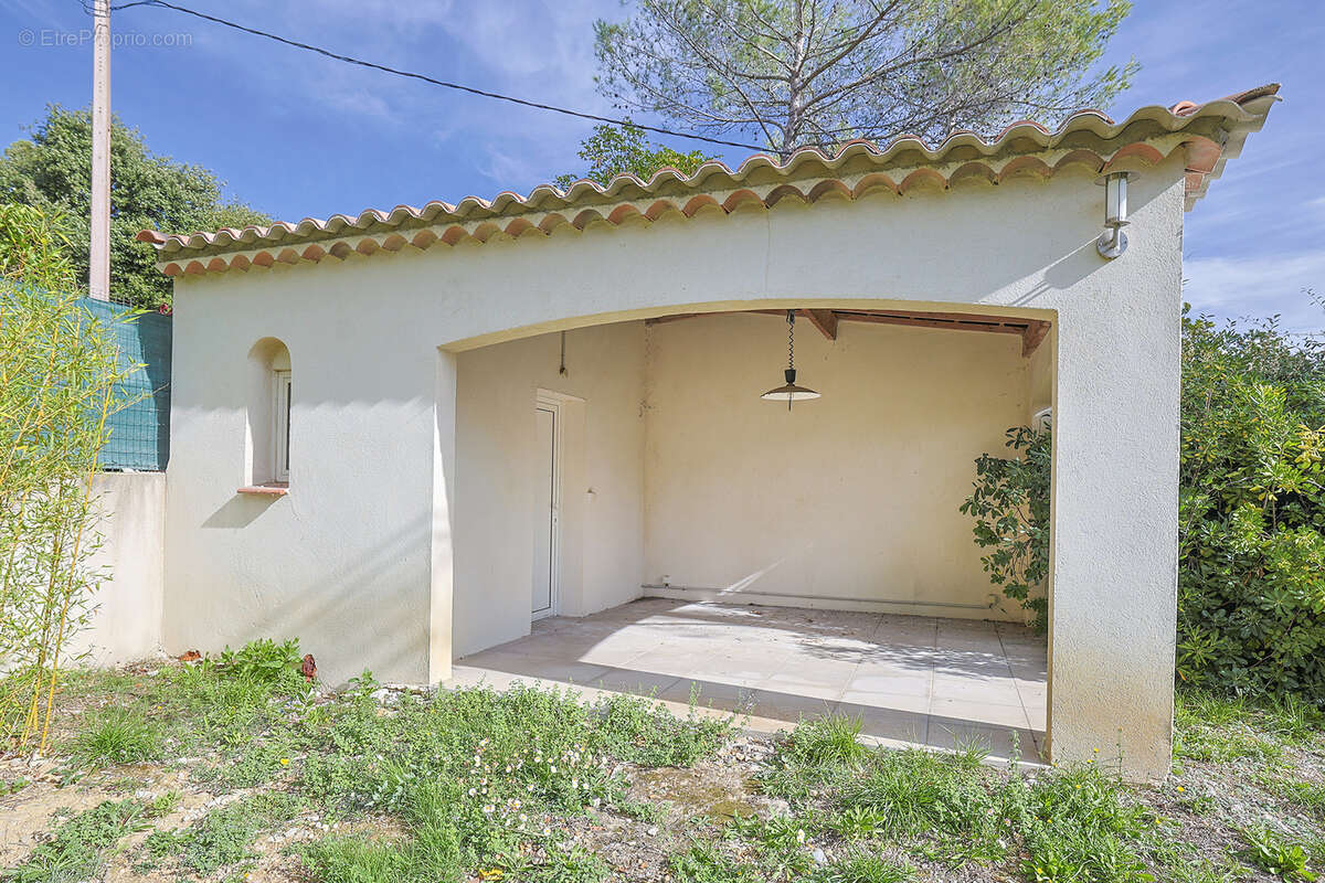 Maison à LA ROQUEBRUSSANNE