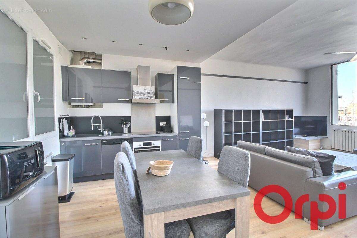 Appartement à MARSEILLE-7E