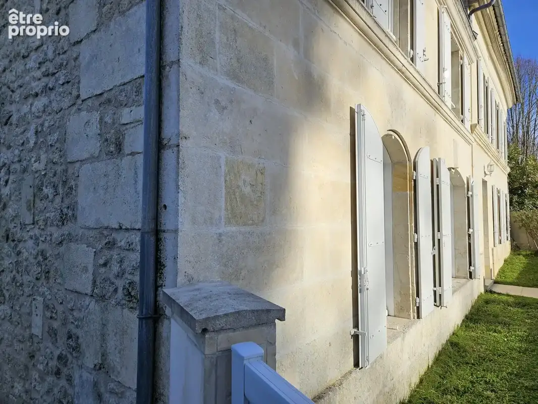 Une demeure en pierre en cœur de village - photo 3