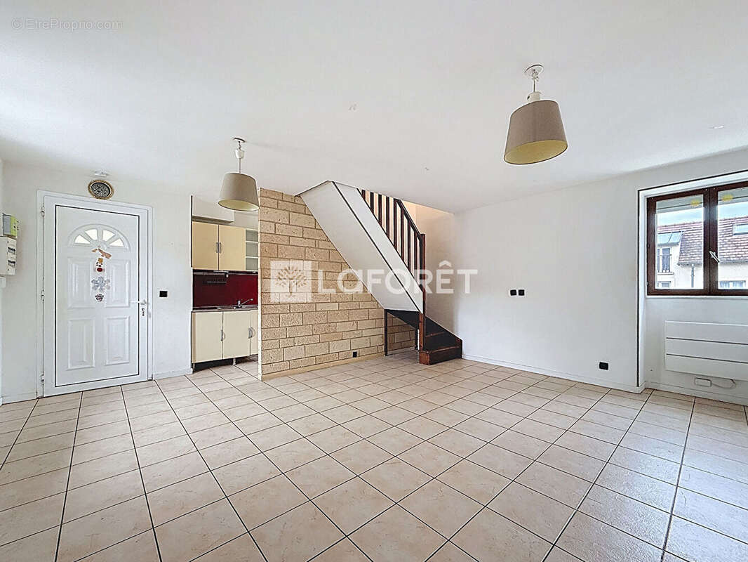 Appartement à LIEUSAINT