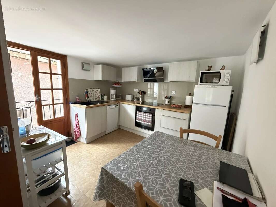 Maison de village divisée  en deux appartements, 2 pièces avec terrasse et 1 studio indépendant - photo 3