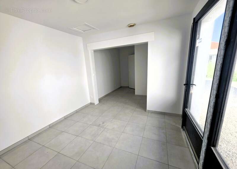 Dpt Charente Maritime (17), à vendre DOLUS D'OLERON Emplacement N°1 Local commercial Neuf - Plain pied de 35,20m² - photo 6