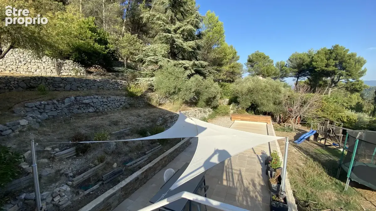 Superbe maison de 150 m2, T5/6, sur un terrain arboré de 4 200 m2 avec dépendance en pierre, piscine et garage - photo 5