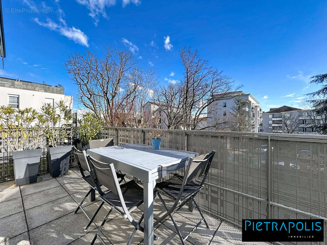 Appartement à MEYZIEU