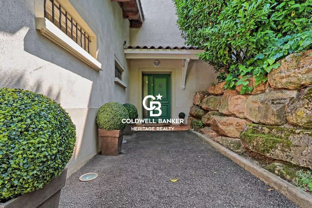 Maison à COLLONGES-AU-MONT-D'OR