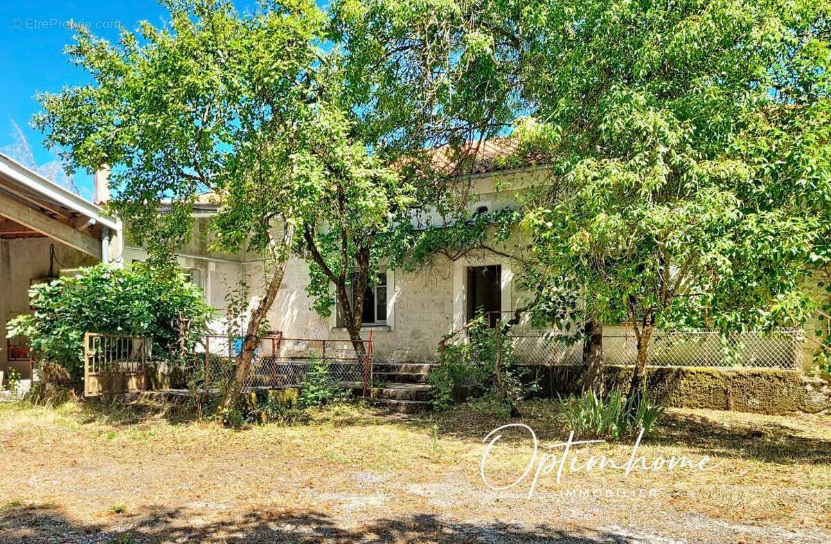 Corps de ferme en pierres avec terres - photo 2