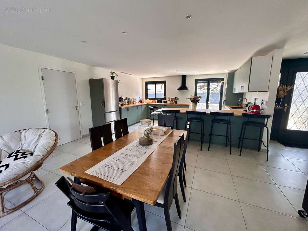 Une rénovation de grande qualité dans un emplacement idéal pour toute la famille à 9mn de l'A6 ! - photo 11