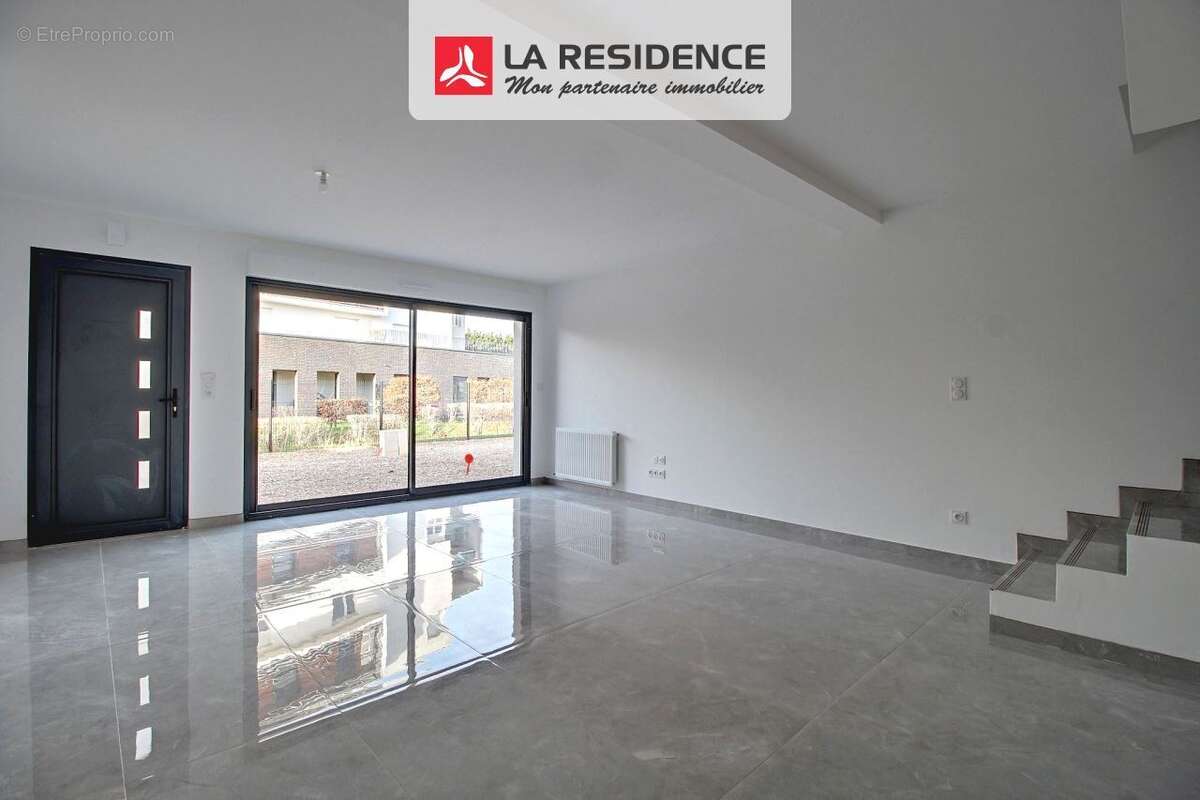 Maison 151 m² à Oissel  - photo 2