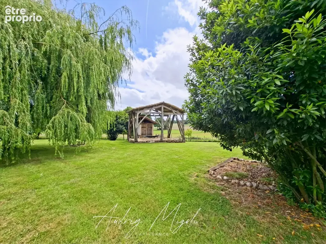 Propriété en pierre avec maison, gîte, 245m², 7 chambres, piscine, 300m² de dépendances, parc de 2,5 hectares - photo 19