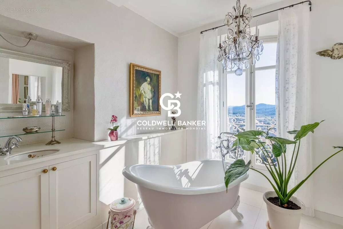 Maison à BORMES-LES-MIMOSAS