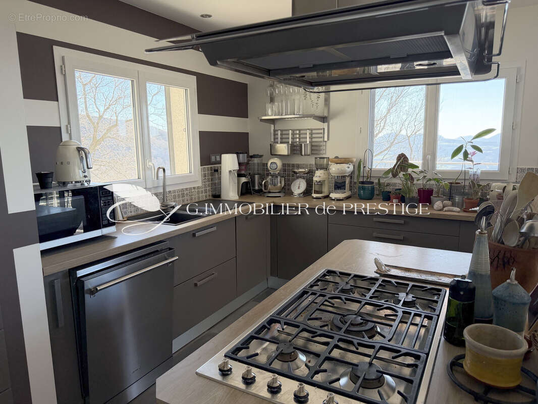 Maison à BEZAUDUN-SUR-BINE