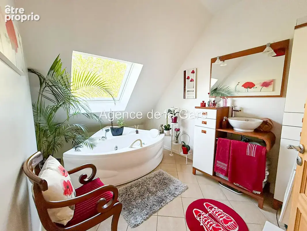 Chatou élégante maison familiale de 7 pièces avec jardin, terrasses et jacuzzi - photo 13