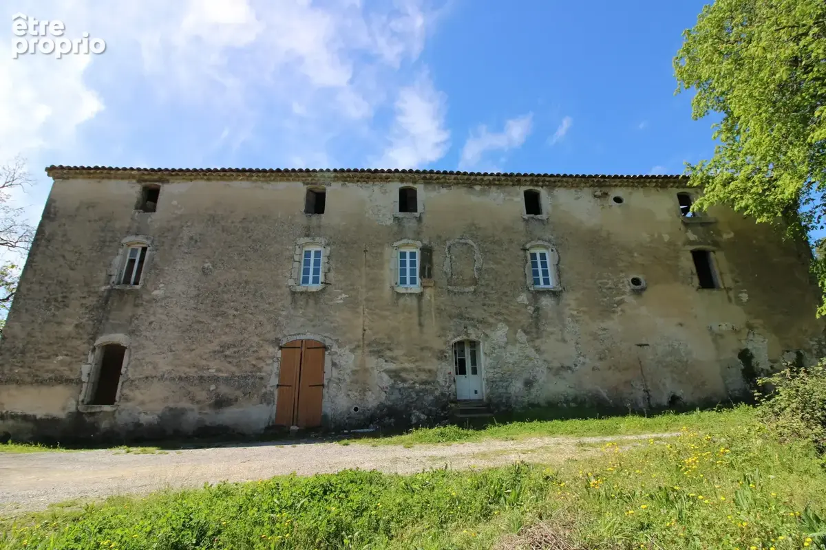 Mas de 2500 m2 sur 26 hectares. - photo 8
