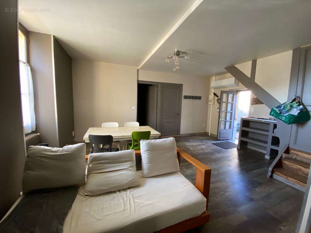 Commerce à TREMOLAT