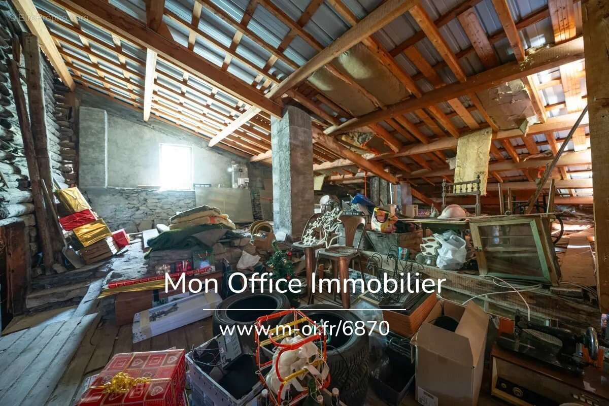 Référence : 6870-CLG - Fuste Saint Veranaise d'environ 300 m², à rénover avec restaurant en activité - photo 4