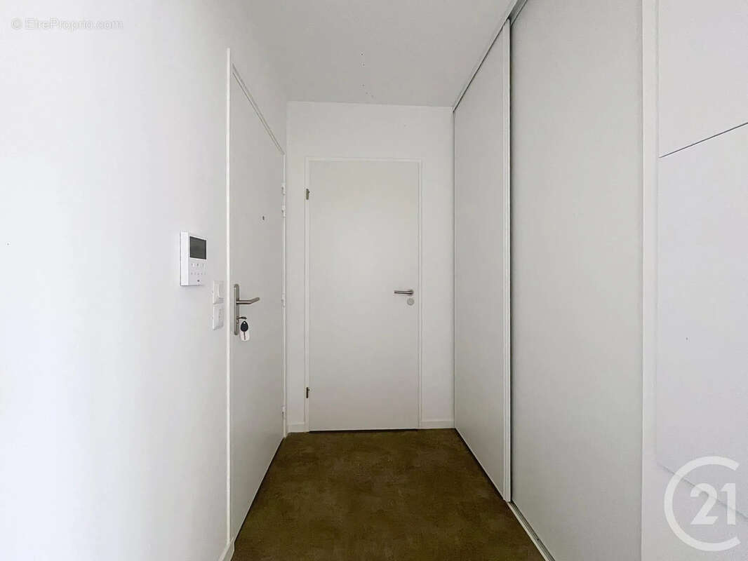 Appartement 27 m² à Savigny-Le-Temple  - photo 4