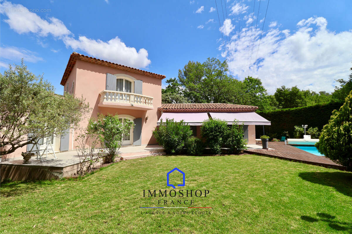 Maison à SIMIANE-COLLONGUE