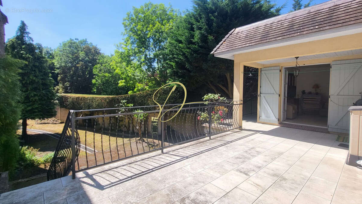 Maison 170 m² + grange, terrain 985 m² - photo 3
