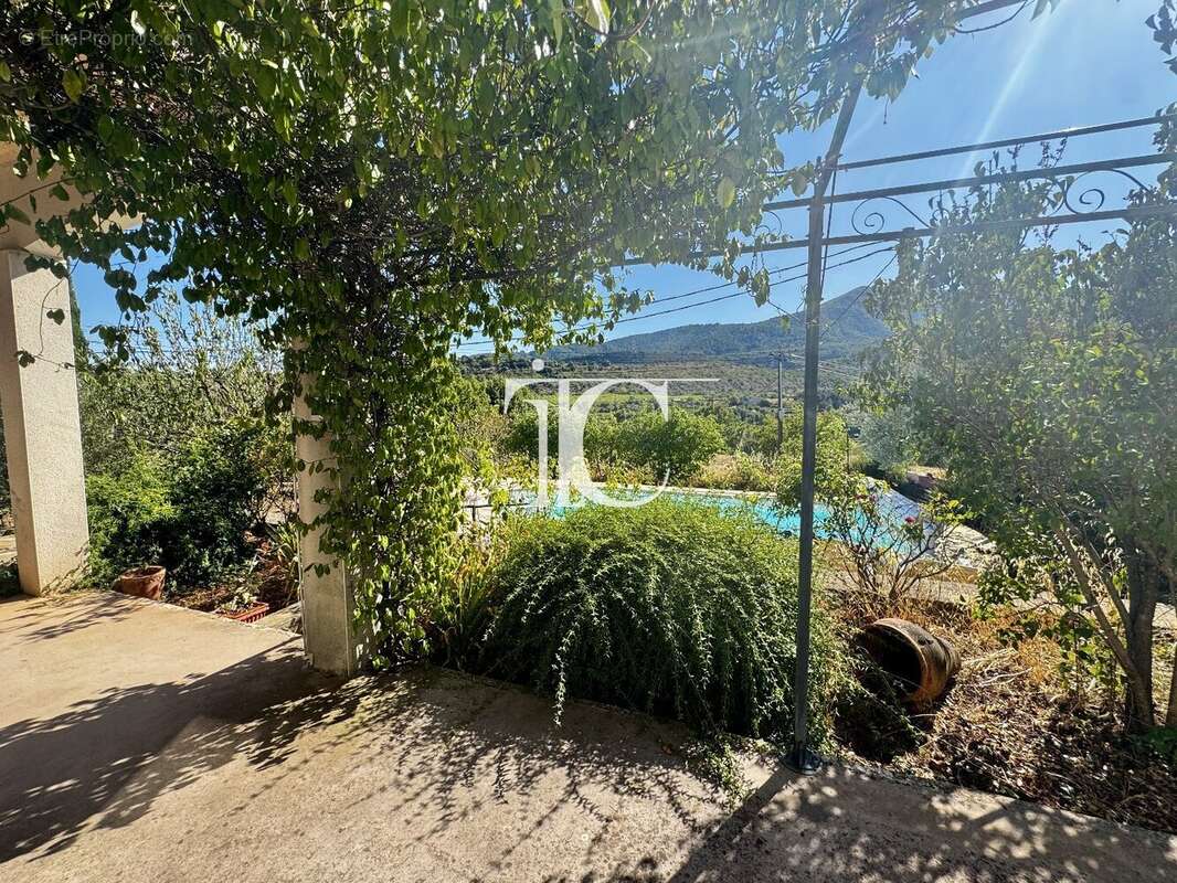 Villa centre ville les vans 125m² 4chambres 979 m² de terrain avec piscine - photo 14