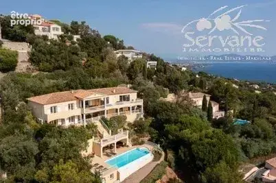 Maison à ROQUEBRUNE-SUR-ARGENS
