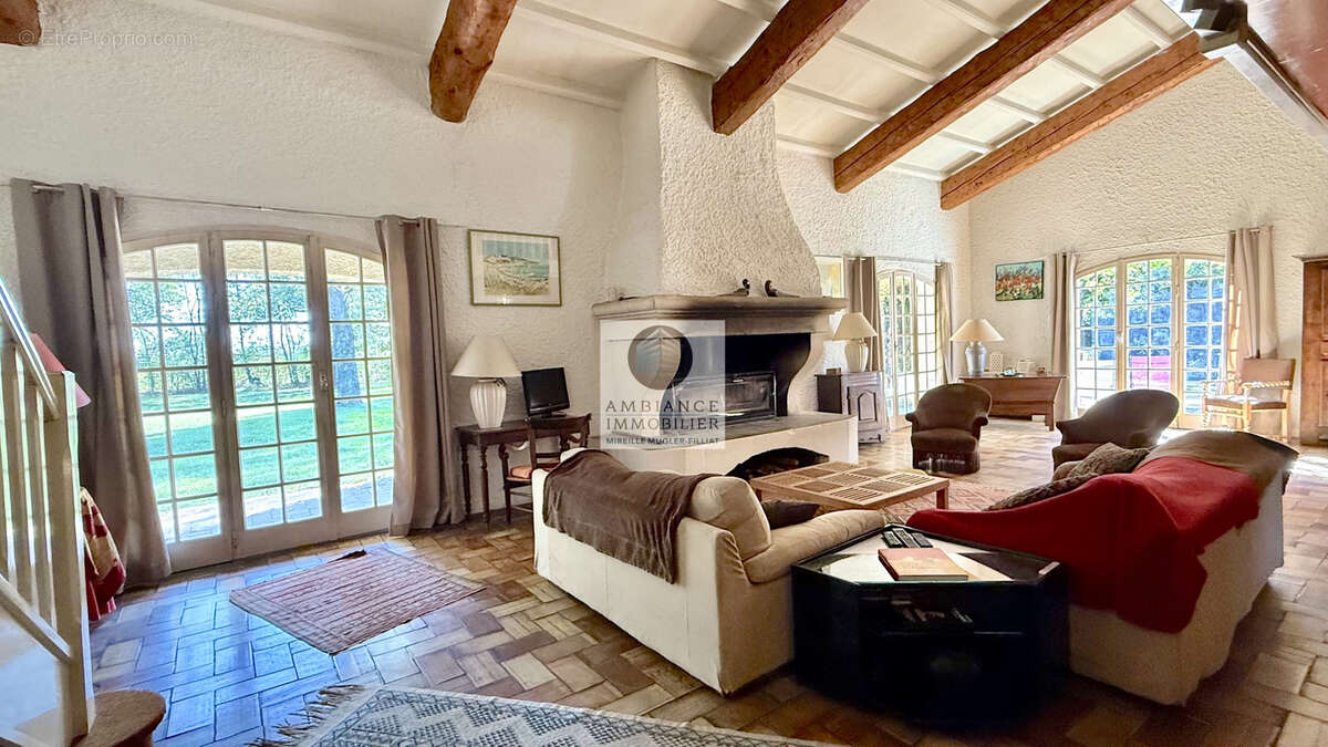 Maison en campagne dans un cadre verdoyant - photo 9