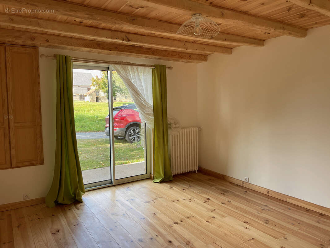Maison à SAINT-MARCEL-EN-MARCILLAT