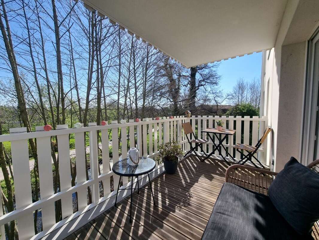 Appartement à PAREMPUYRE