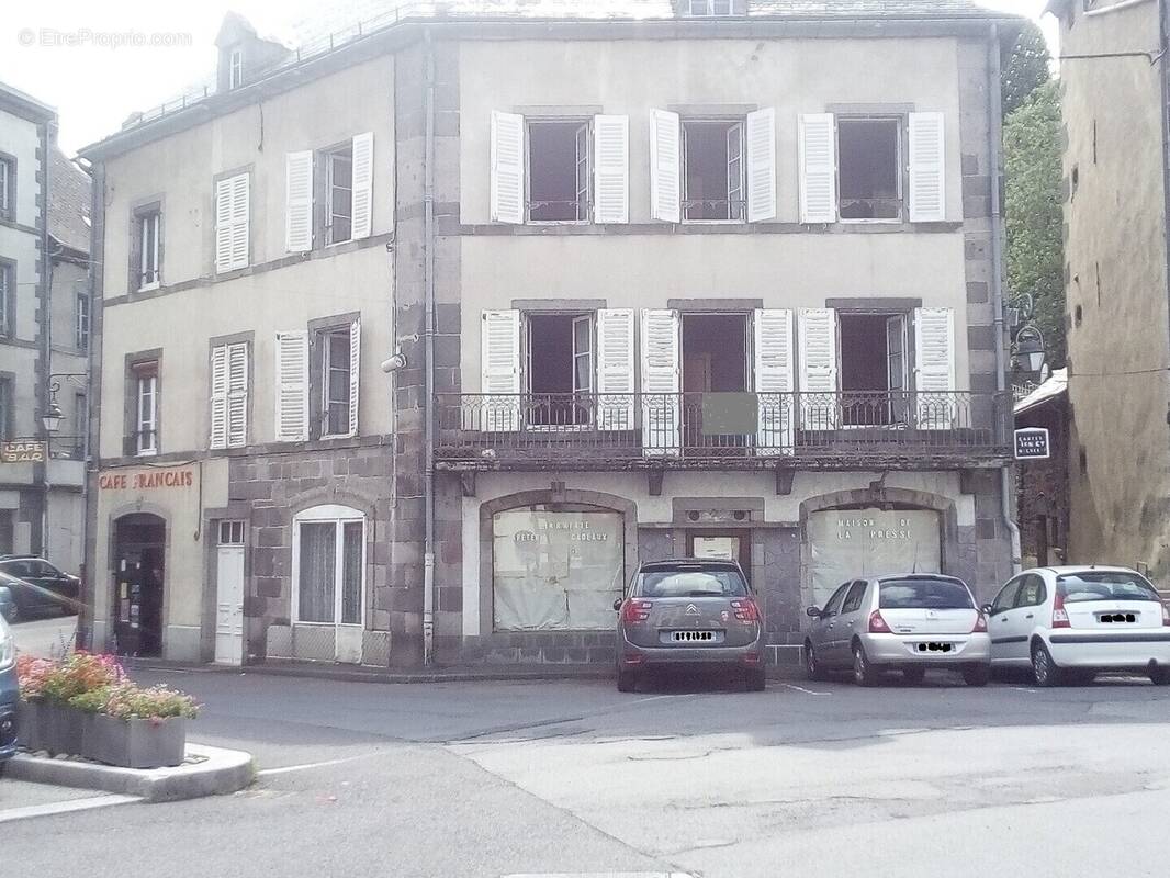 Appartement à ROCHEFORT-MONTAGNE