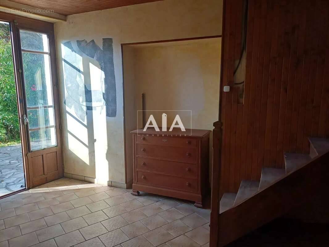 Maison à LES ADJOTS
