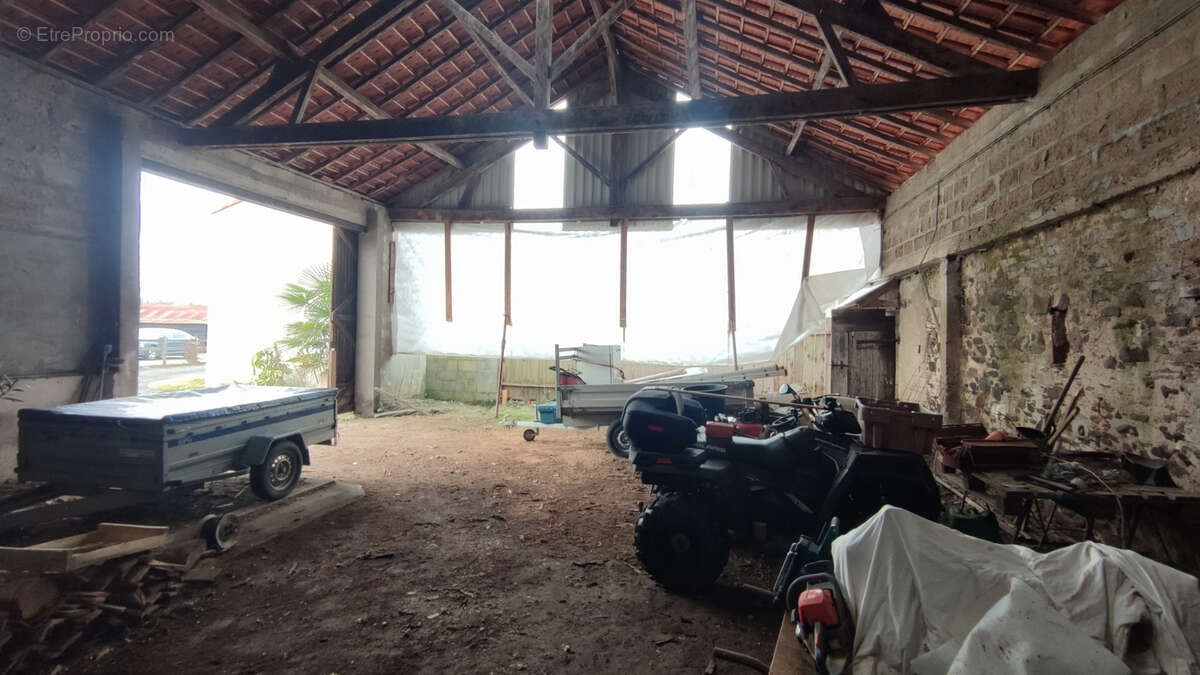 Maison à SAINT-HILAIRE-DE-CHALEONS