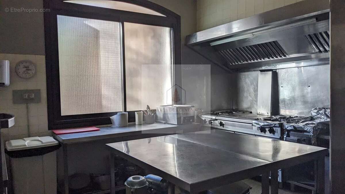 Commerce à LE COLLET-DE-DEZE