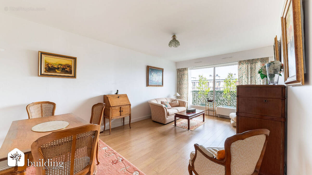 Appartement à COURBEVOIE