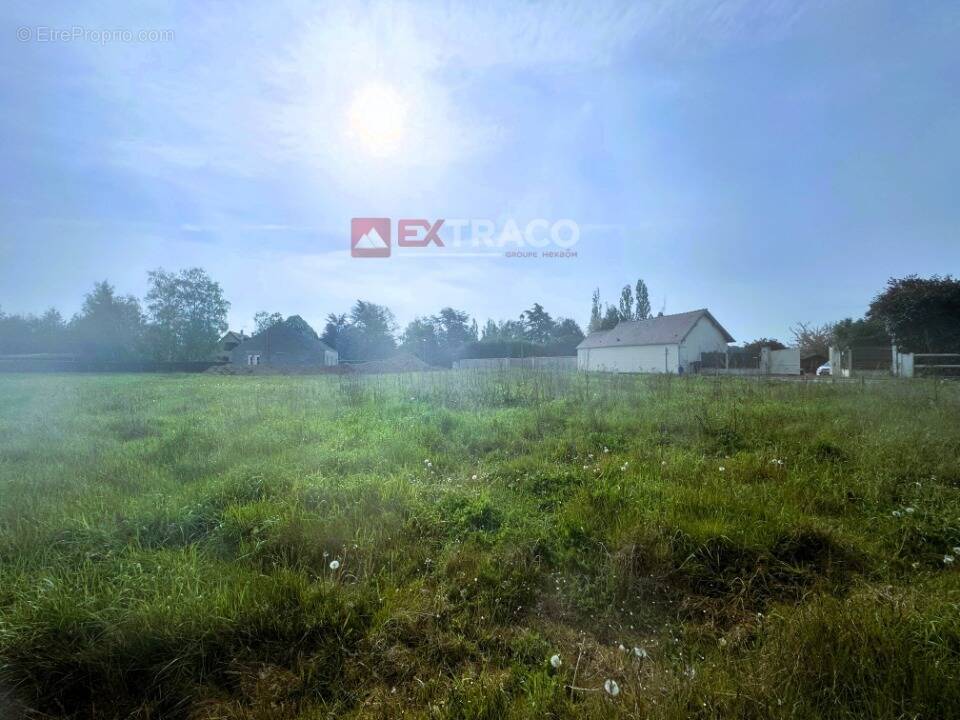 Terrain à MOUSSEAUX-NEUVILLE