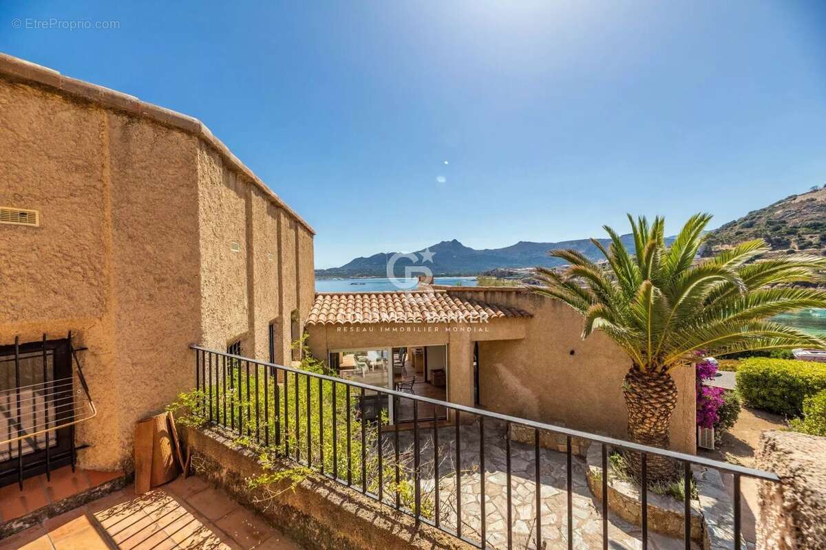 San Damiano - Villa d'architecte de bord de mer à potentiel - photo 26