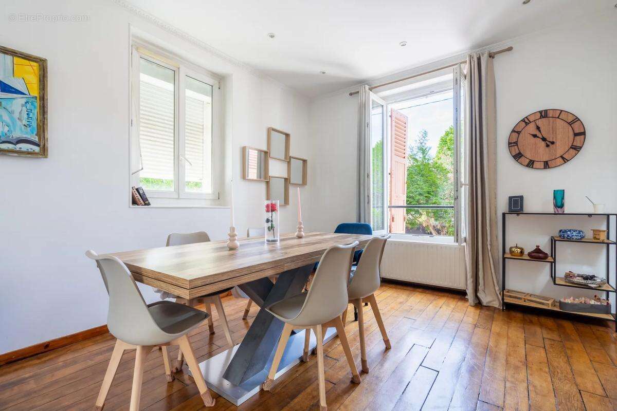 Maison de 6 pièces de 140 m² à Gagny - photo 6