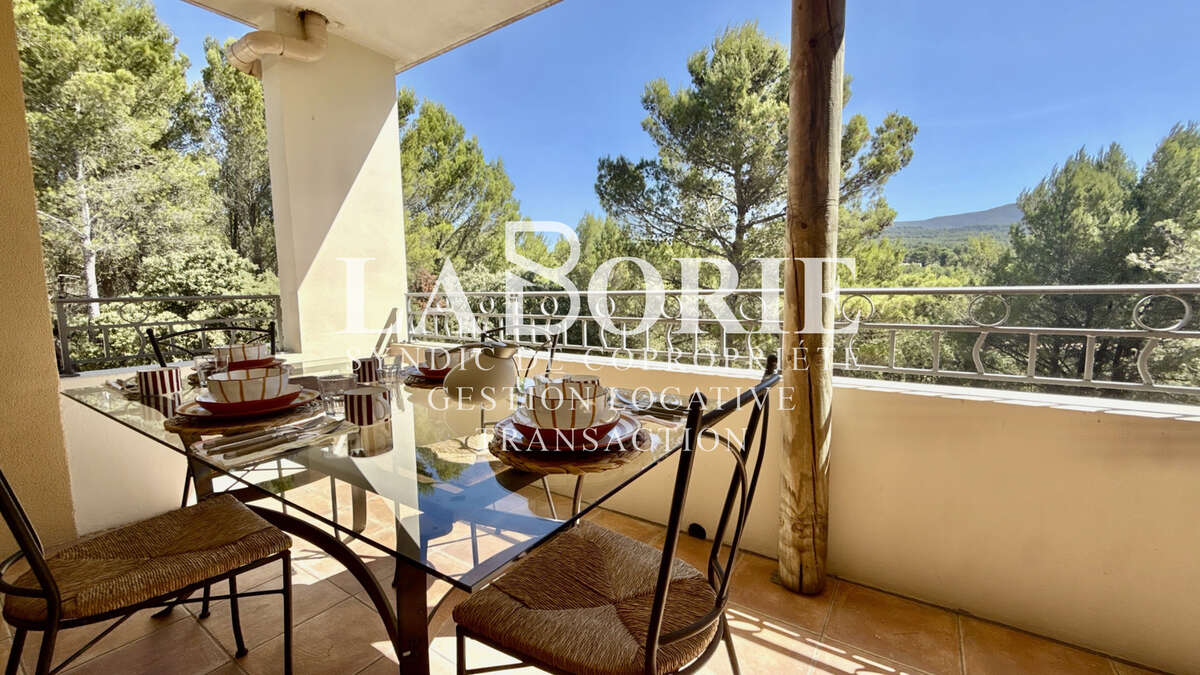 Appartement T3 d'exception au Golf de Saumane   Deux terrasses avec vue  sur les Roches de Fontaine-de-Vauclus - photo 17