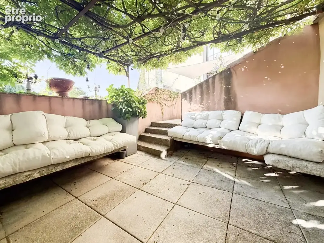 Maison bourgeoise du XVIIIe siècle rénovée avec jardin et bassin à Lambesc - photo 11