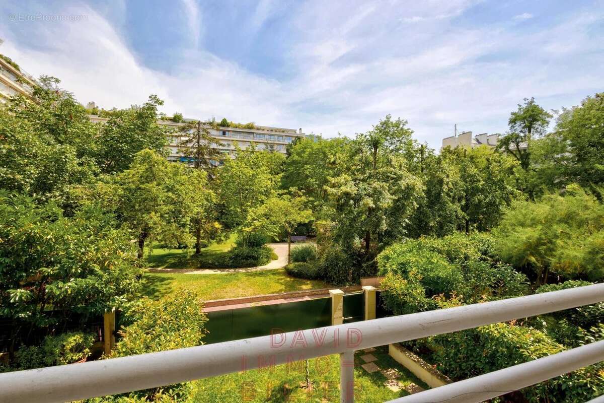 Appartement à PARIS-16E
